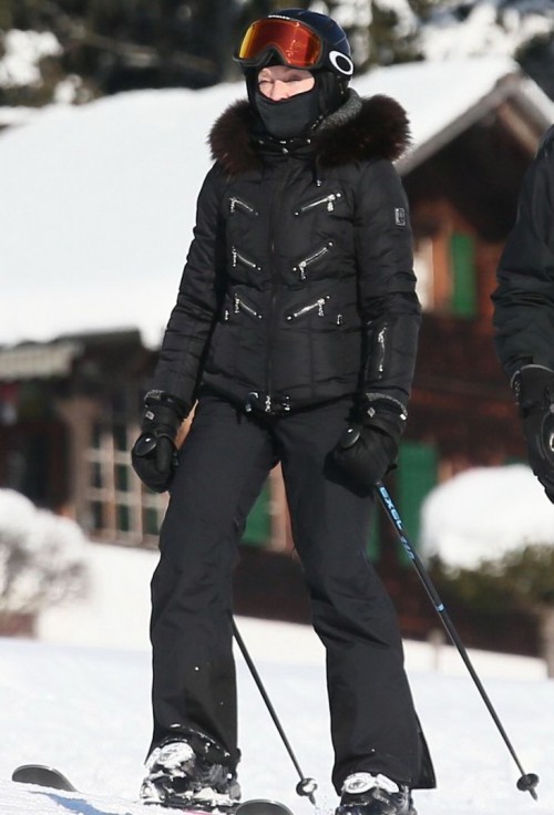 Madonna spotted skiing in Gstaad, Switzerland - 31 December 2014 (4)