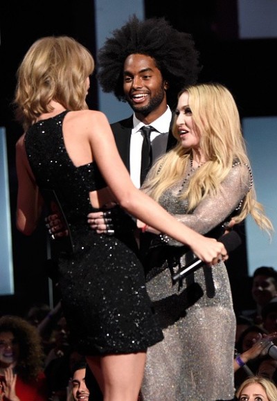Madonna at the iHeartRadio Music Awards and Taylor Swift (16)