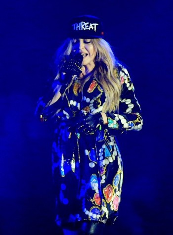 Madonna kisses Drake during surprise Coachella appearance - 12 April 2015 (1)