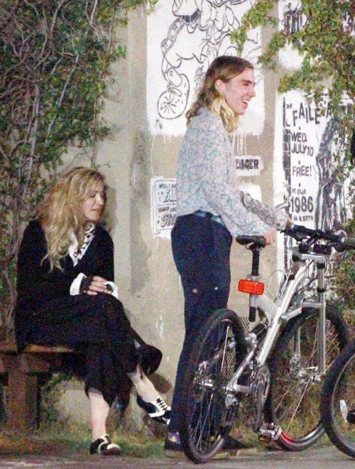 Madonna out and about in Los Angeles - 27 October 2015 - Pictures (5)