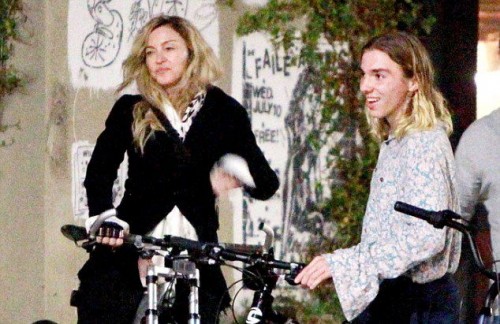 Madonna out and about in Los Angeles - 27 October 2015 - Pictures (11)