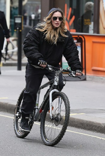 Madonna out and about in London - 17 and 18 April 2016 - Pictures (4)