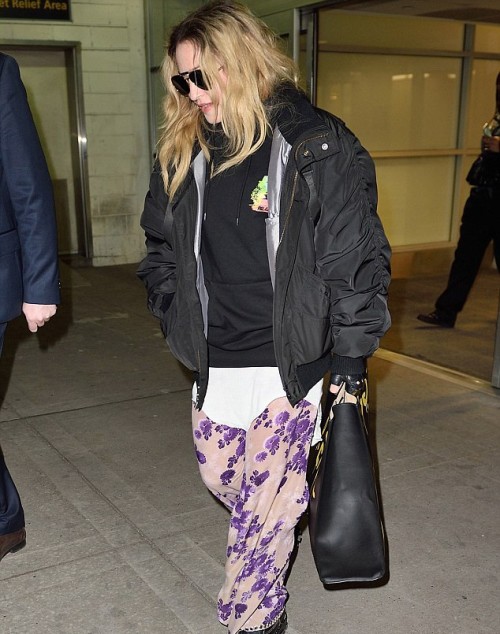 Madonna arrives at JFK Airport, New York - 20 April 2016 - Pictures 01