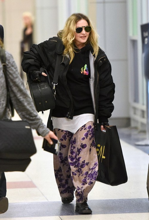 Madonna arrives at JFK Airport, New York - 20 April 2016 - Pictures 02