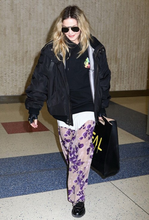 Madonna arrives at JFK Airport, New York - 20 April 2016 - Pictures 03