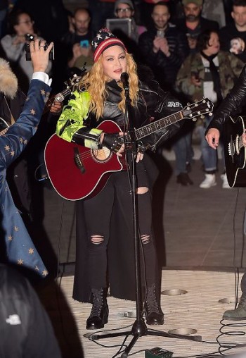 Madonna performs 5 acoustic songs at Washington Square Park  New York (10)