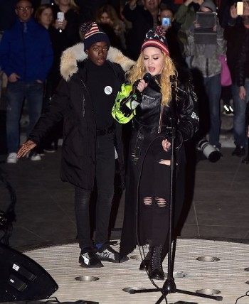 Madonna performs 5 acoustic songs at Washington Square Park  New York (19)
