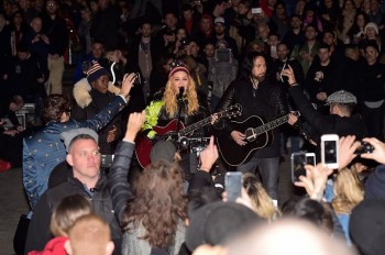 Madonna performs 5 acoustic songs at Washington Square Park  New York (20)