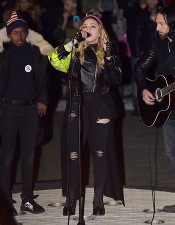 Madonna performs 5 acoustic songs at Washington Square Park  New York (25)
