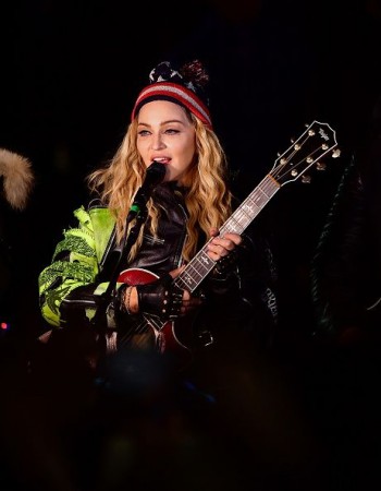 Madonna performs 5 acoustic songs at Washington Square Park  New York (30)