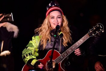 Madonna performs 5 acoustic songs at Washington Square Park  New York (32)