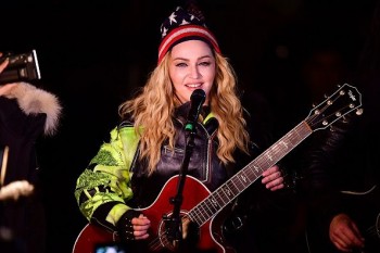 Madonna performs 5 acoustic songs at Washington Square Park  New York (34)