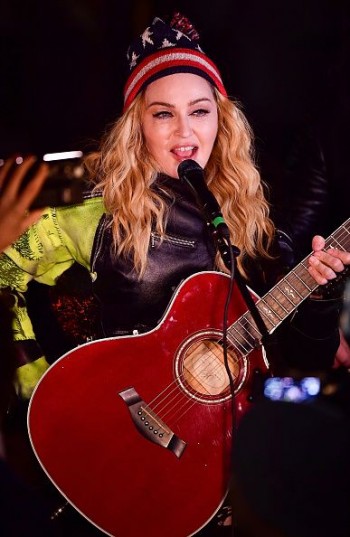Madonna performs 5 acoustic songs at Washington Square Park  New York (35)