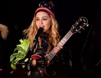 Madonna performs 5 acoustic songs at Washington Square Park  New York (45)