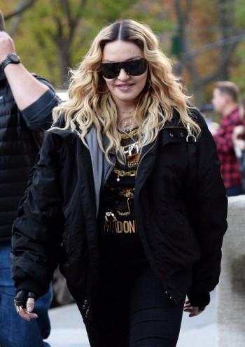 Madonna shooting "Carpool Karaoke" video with James Corden, New York 16 November 2016 (3)