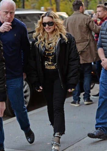 Madonna shooting "Carpool Karaoke" video with James Corden, New York 16 November 2016 (10)