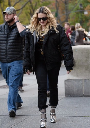 Madonna shooting "Carpool Karaoke" video with James Corden, New York 16 November 2016 (15)