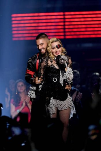 Madonna performs Medellín at the 2019 Billboard Music Awards - 1 May 2019 - Pictures (8)