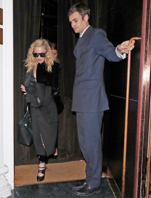 Madonna out and about in London - 29 November 2018 (7)