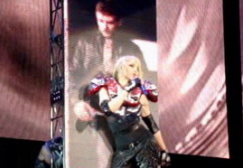 VIDEO - Sticky & Sweet Tour Paris - 4 Minutes 02