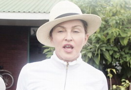 VIDEO - MADONNA ADDRESSES MEDIA IN MALAWI [5 APRIL 2013 - TELEGRAPH] 02