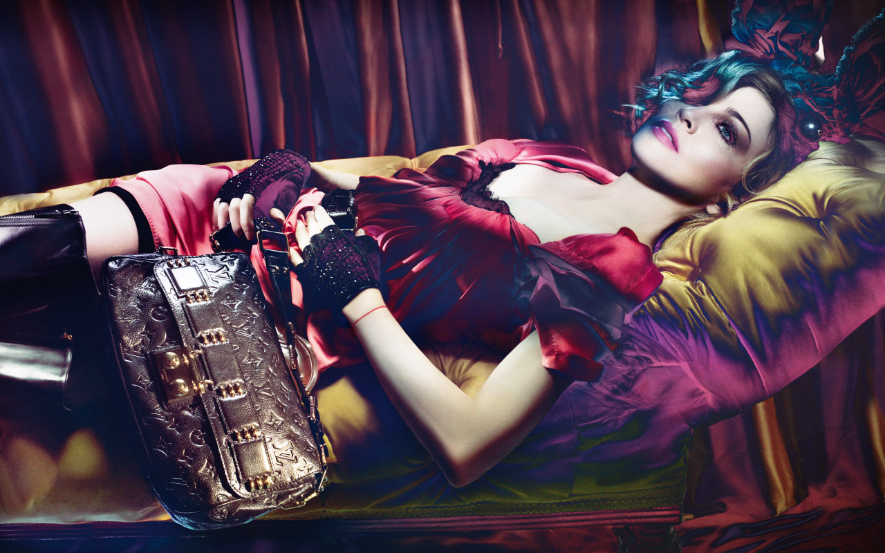 Louis Vuitton Fall-Winter 2009-2010 Campaign, Official Wallpapers -  Absolument Madonna