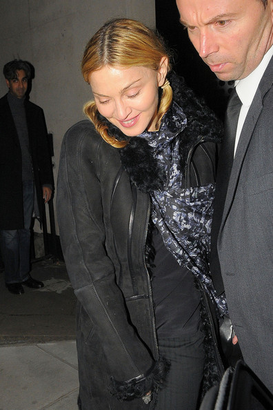 pix-paparazzi-madonna-leaves-locanda-02