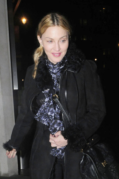 pix-paparazzi-madonna-leaves-locanda-07