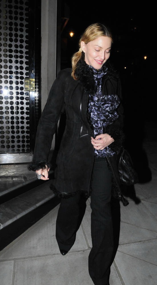 pix-paparazzi-madonna-leaves-locanda-12