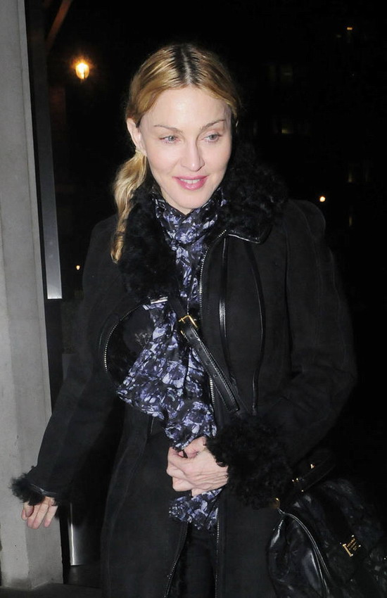 pix-paparazzi-madonna-leaves-locanda-14