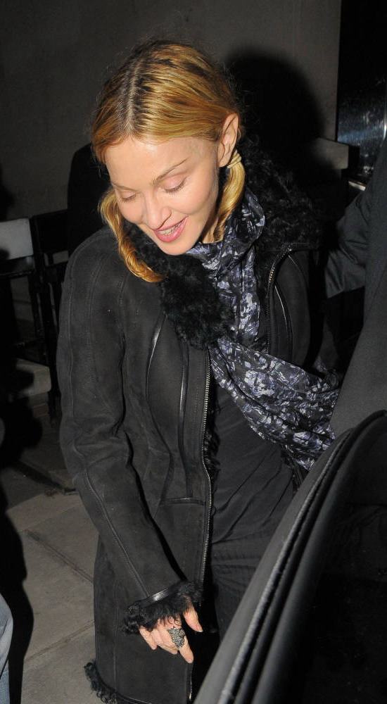 pix-paparazzi-madonna-leaves-locanda-16