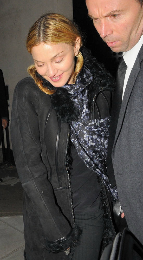 pix-paparazzi-madonna-leaves-locanda-18