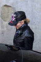 madonna-leaving-kabbalah-center-01