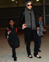 madonna-paparazzi-newyork-jfk-airport-01a