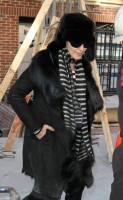 20110210-pictures-madonna-leaves-apartment-new-york-04
