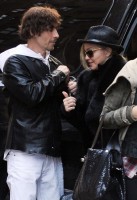 20110326-pictures-madonna-lourdes-kabbalah-center-new-york-01