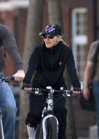 Madonna out and about in London - April 9th 2011 (13)