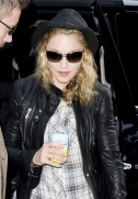 Madonna out and about, New York, April 25 2011 (3)