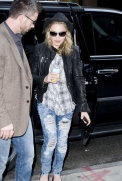 Madonna out and about, New York, April 25 2011 (4)