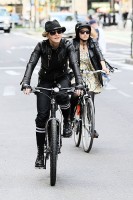 Madonna a velo dans les rues de New York, 6 mai 2011 (23)