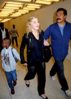 Madonna arrives at JFK airport New York - destination London (22)