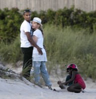 20110815-pictures-madonna-brahim-zaibat-beach-hamptons-02