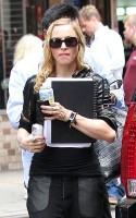Madonna out and about in New York, 27 September 2011 (4)