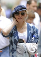 Madonna at the Kabbalah Centre in New York, 30 Septembre 2011 (1)