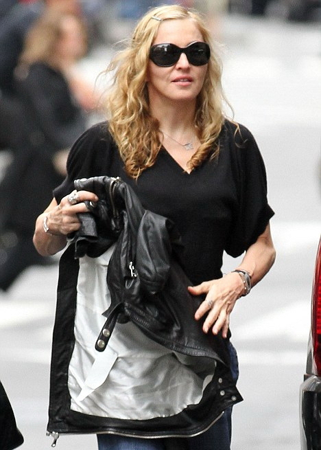 Madonna Out and About in New York [11 October 2011 – Pictures ...