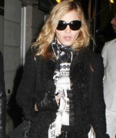 Madonna, kids and Steven Klein at Kabbalah Centre, New York - 28 October 2011 (1)