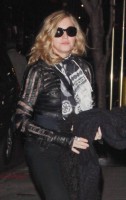 Madonna, kids and Steven Klein at Kabbalah Centre, New York - 28 October 2011 (3)