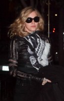 Madonna, kids and Steven Klein at Kabbalah Centre, New York - 28 October 2011 (5)