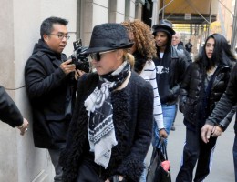 Madonna at the Kabbalah Centre - 12 November 2011 (3)