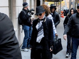 Madonna at the Kabbalah Centre - 12 November 2011 (6)